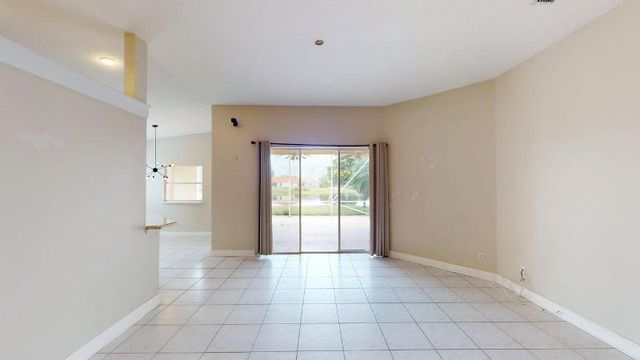 895 SW Lake Charles Circle, Port St. Lucie, FL 34986