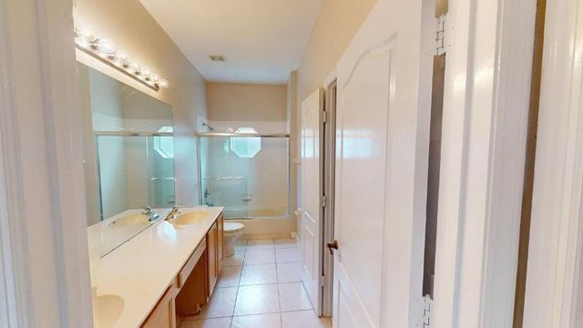 895 SW Lake Charles Circle, Port St. Lucie, FL 34986