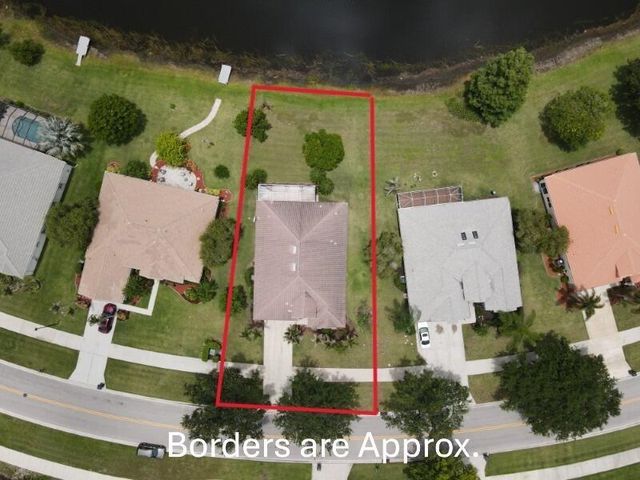 895 SW Lake Charles Circle, Port St. Lucie, FL 34986