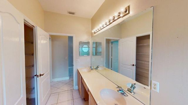 895 SW Lake Charles Circle, Port St. Lucie, FL 34986