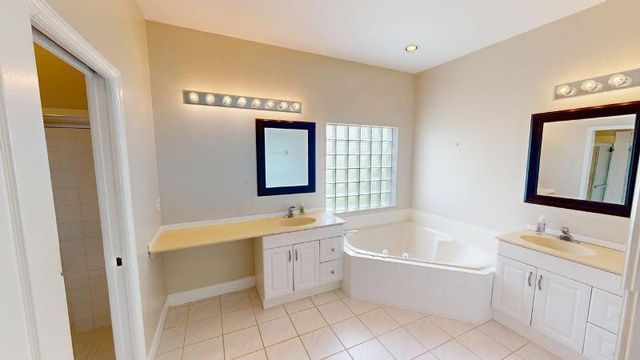 895 SW Lake Charles Circle, Port St. Lucie, FL 34986