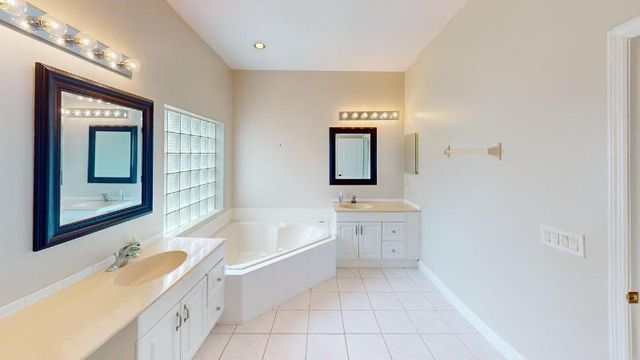 895 SW Lake Charles Circle, Port St. Lucie, FL 34986