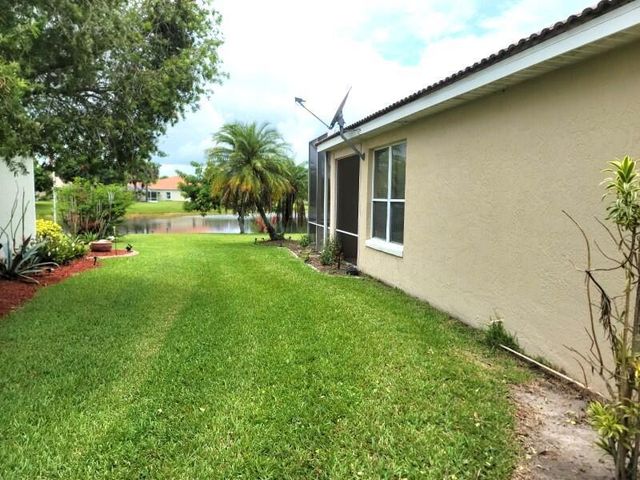 895 SW Lake Charles Circle, Port St. Lucie, FL 34986