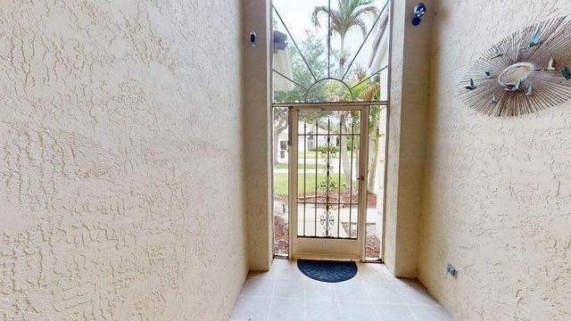 895 SW Lake Charles Circle, Port St. Lucie, FL 34986