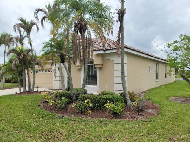 895 SW Lake Charles Circle, Port St. Lucie, FL 34986