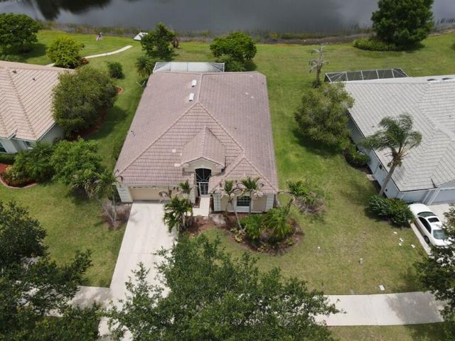 895 SW Lake Charles Circle, Port St. Lucie, FL 34986