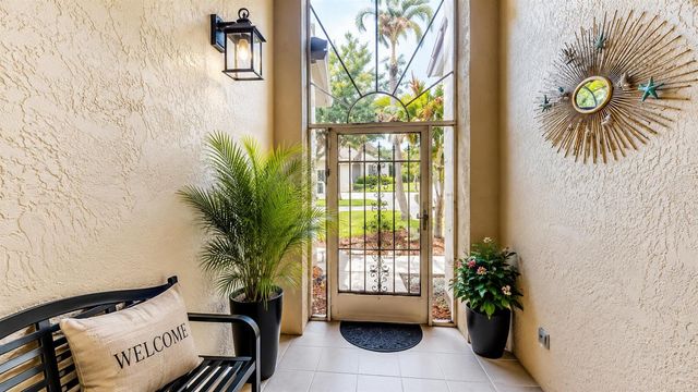 895 SW Lake Charles Circle, Port St. Lucie, FL 34986