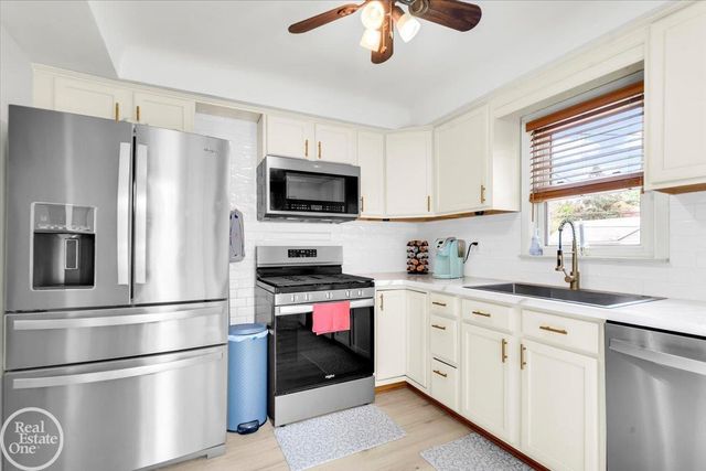 47840 Greenview Road, Shelby Twp, MI 48317