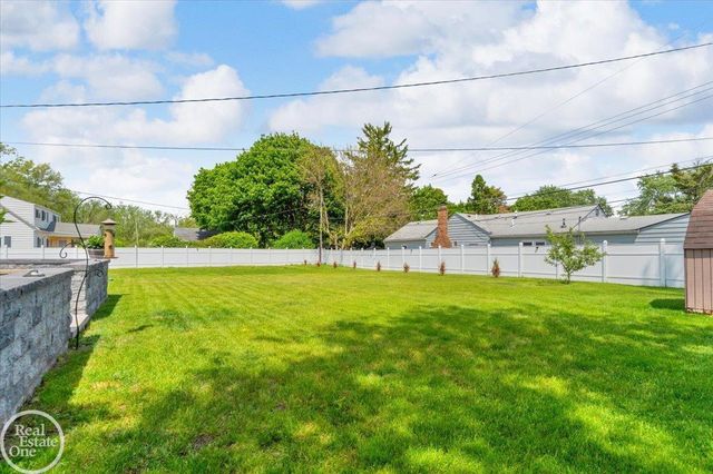 47840 Greenview Road, Shelby Twp, MI 48317