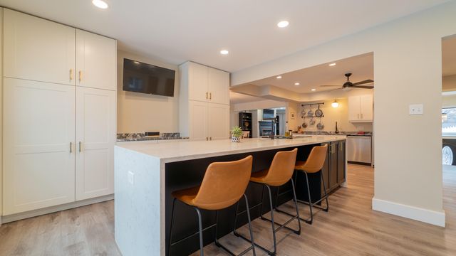 1324 Vivian Lane, Munster, IN 46321