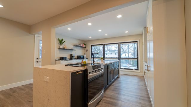 1324 Vivian Lane, Munster, IN 46321