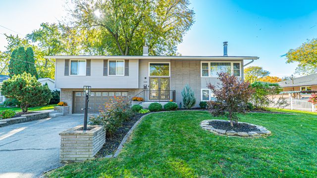 1324 Vivian Lane, Munster, IN 46321