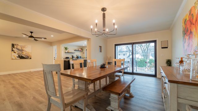 1324 Vivian Lane, Munster, IN 46321