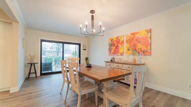 1324 Vivian Lane, Munster, IN 46321