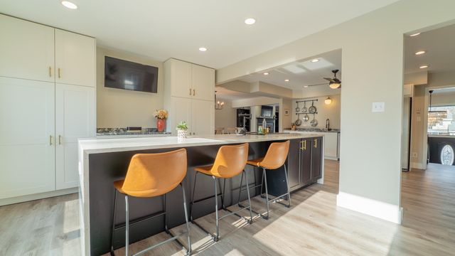 1324 Vivian Lane, Munster, IN 46321