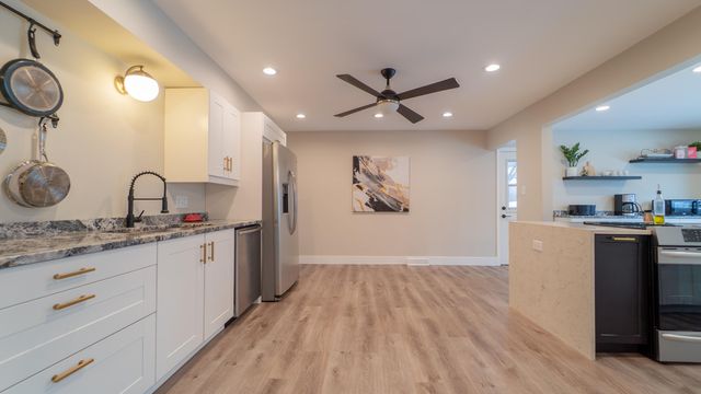 1324 Vivian Lane, Munster, IN 46321