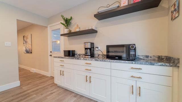 1324 Vivian Lane, Munster, IN 46321