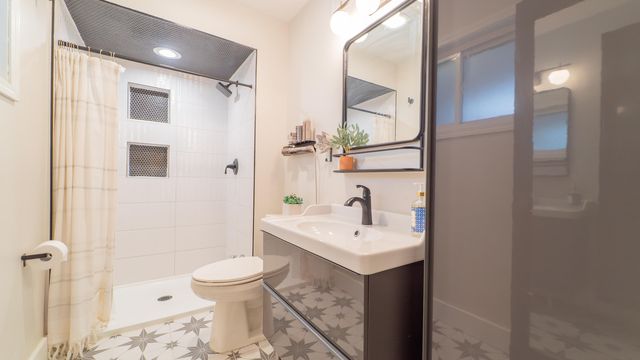 1324 Vivian Lane, Munster, IN 46321