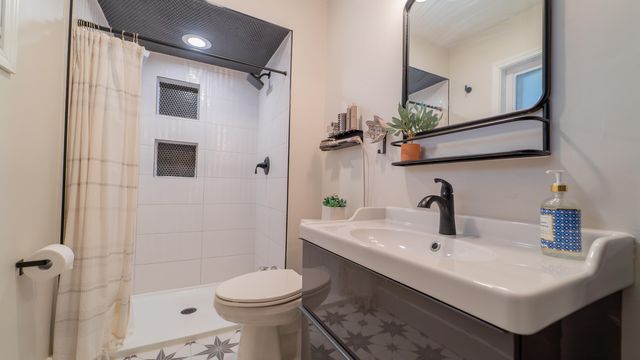 1324 Vivian Lane, Munster, IN 46321