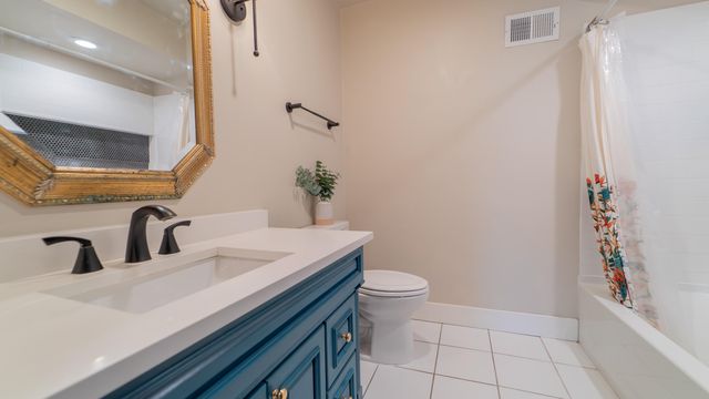 1324 Vivian Lane, Munster, IN 46321