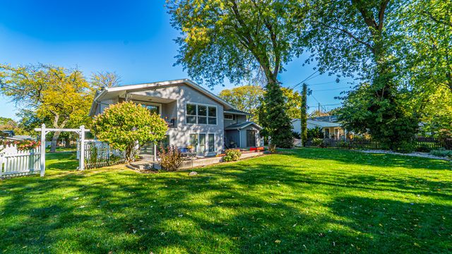 1324 Vivian Lane, Munster, IN 46321