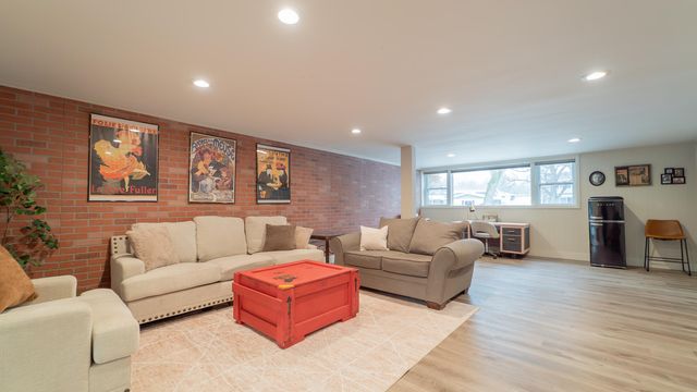 1324 Vivian Lane, Munster, IN 46321