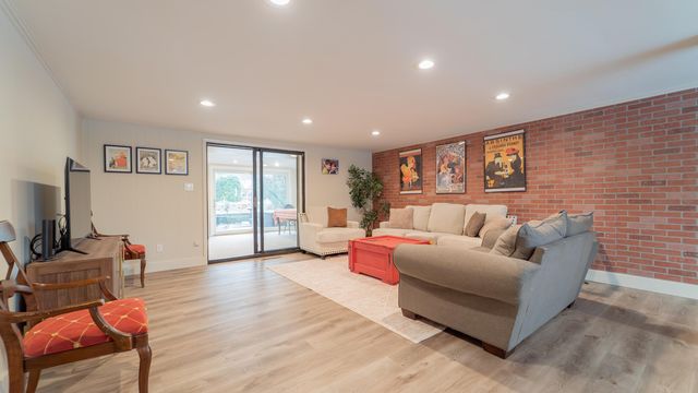 1324 Vivian Lane, Munster, IN 46321