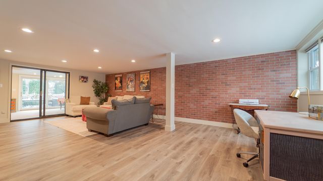 1324 Vivian Lane, Munster, IN 46321