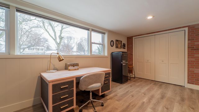 1324 Vivian Lane, Munster, IN 46321