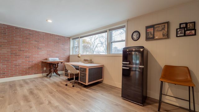 1324 Vivian Lane, Munster, IN 46321