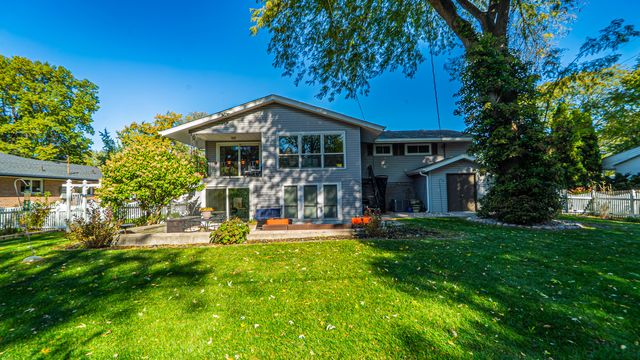 1324 Vivian Lane, Munster, IN 46321