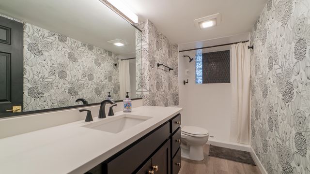 1324 Vivian Lane, Munster, IN 46321