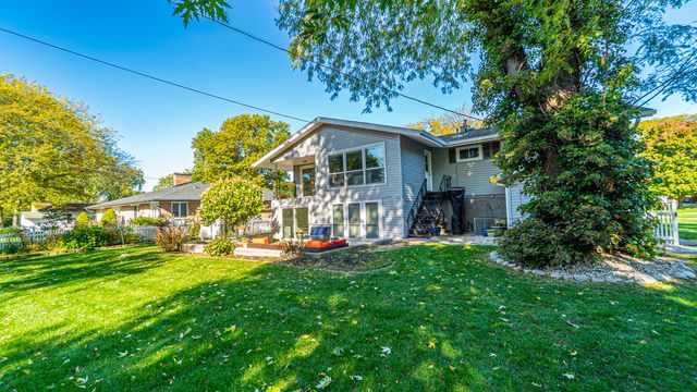 1324 Vivian Lane, Munster, IN 46321