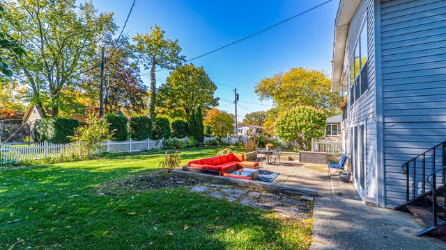 1324 Vivian Lane, Munster, IN 46321