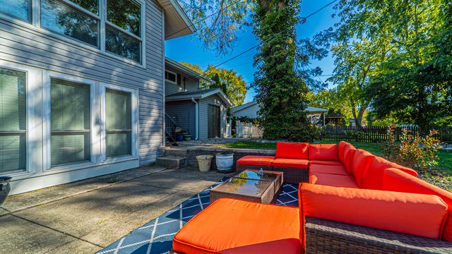 1324 Vivian Lane, Munster, IN 46321