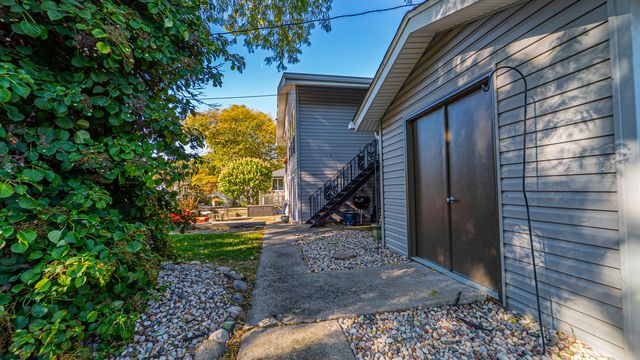 1324 Vivian Lane, Munster, IN 46321