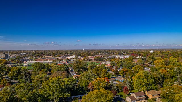 1324 Vivian Lane, Munster, IN 46321