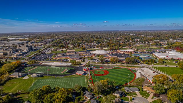 1324 Vivian Lane, Munster, IN 46321