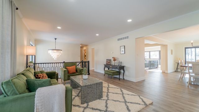 1324 Vivian Lane, Munster, IN 46321