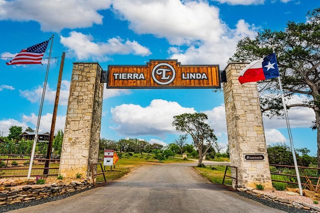 113 Indian Bluff, Kerrville, TX 78028