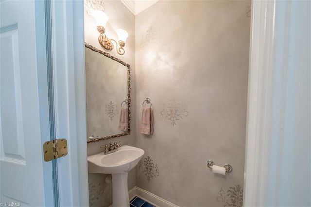 4001 Briarwood Avenue, High Point, NC 27265