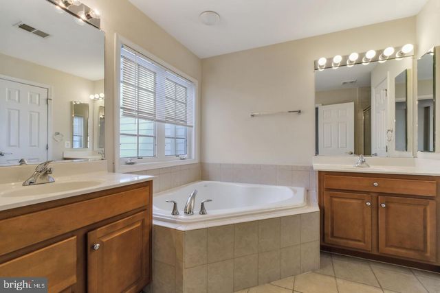 725 RIDGEMONT AVE, Rockville, MD 20850