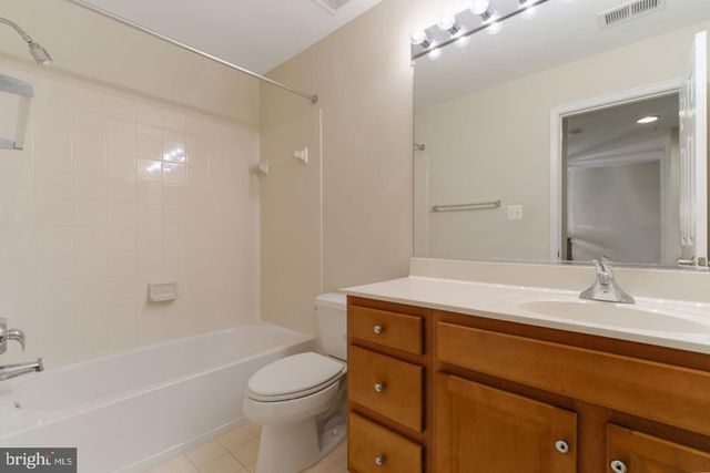 725 RIDGEMONT AVE, Rockville, MD 20850