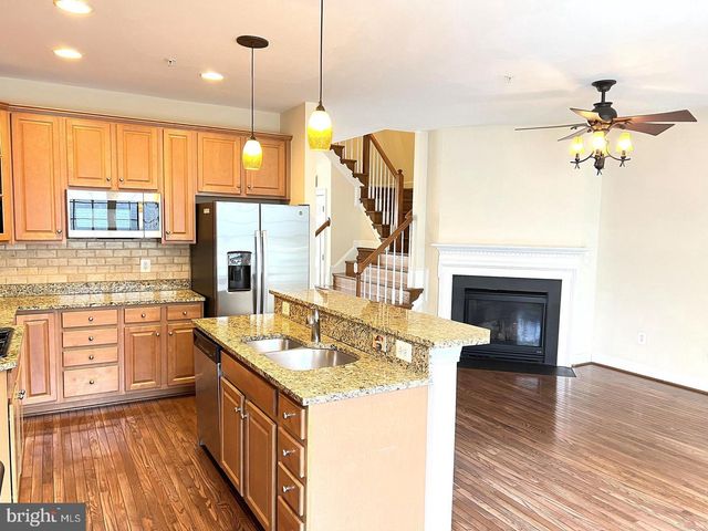 725 RIDGEMONT AVE, Rockville, MD 20850