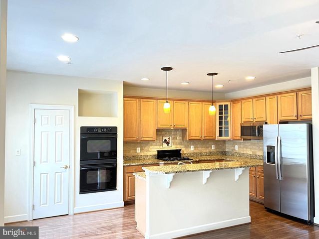 725 RIDGEMONT AVE, Rockville, MD 20850