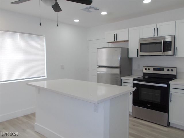 532 North 9th Street B, Las Vegas, NV 89101