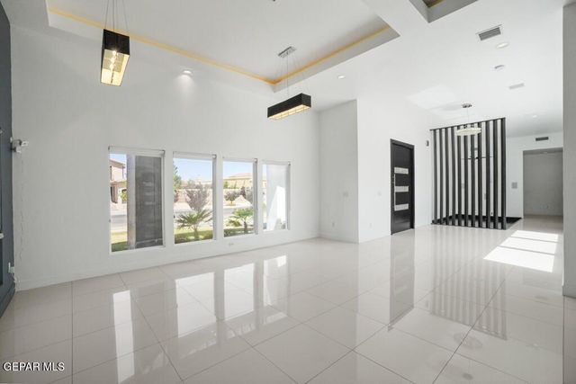 6324 VIA SERENA Drive, El Paso, TX 79912