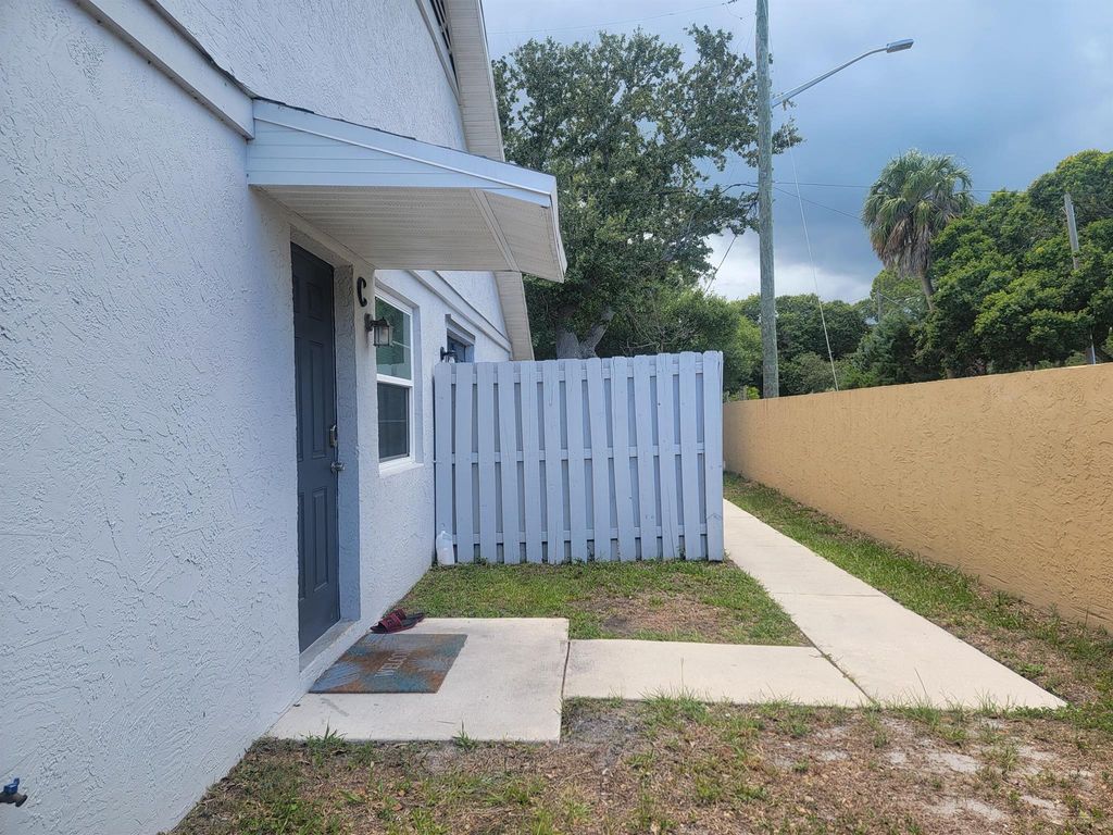 2001 Oleander Boulevard C, Fort Pierce, FL 34950