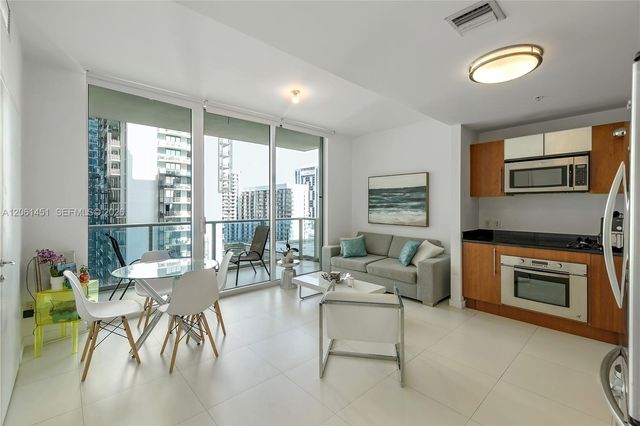 300 S Biscayne Boulevard T-2309, Miami, FL 33131