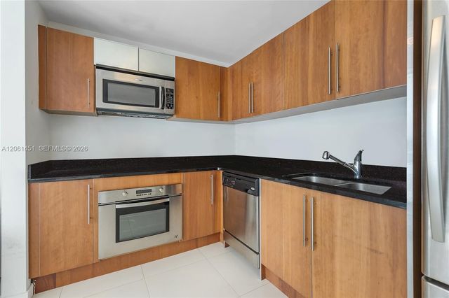 300 S Biscayne Boulevard T-2309, Miami, FL 33131